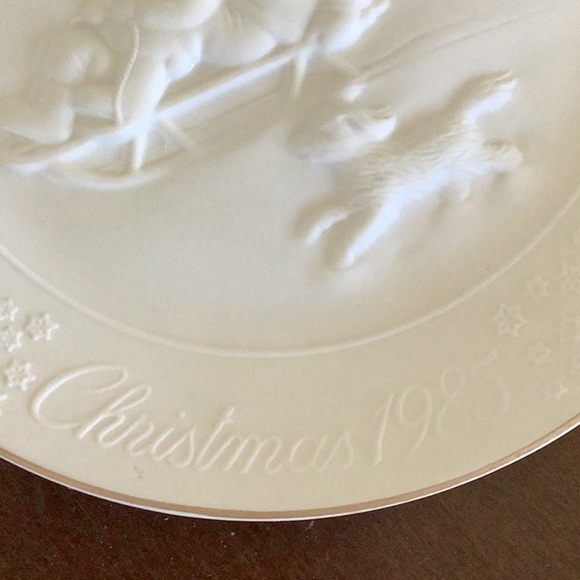 AVON Vintage (1985)  A Child's Christmas porcelain bisque decorative pla… - Picture 3 of 3